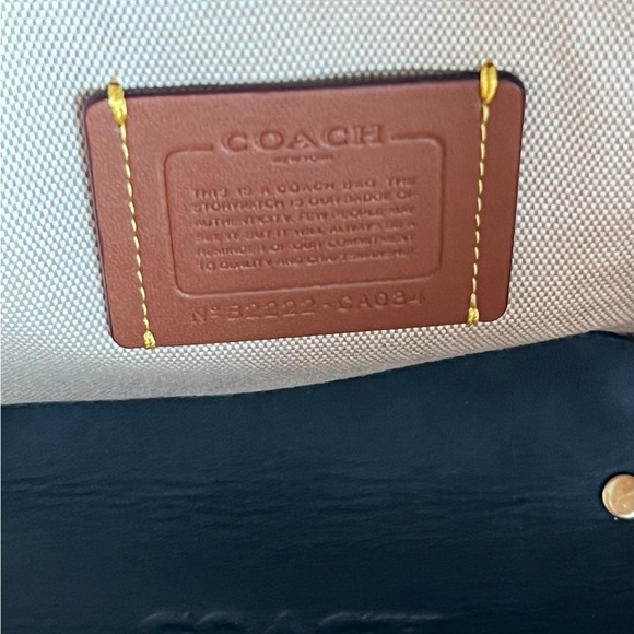 CA034 - Coach Small Tote - Picture 10 of 12